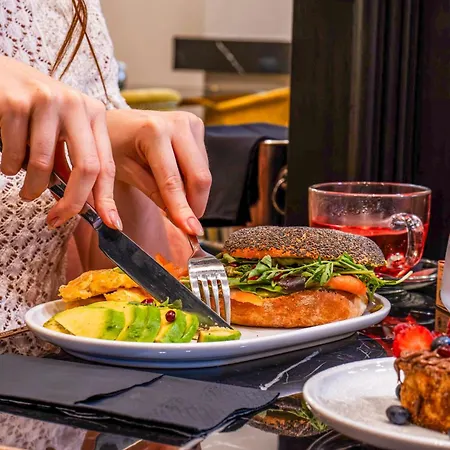 מלון Gate Twenty Two Boutique