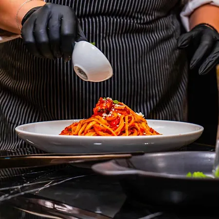 Gate Twenty Two Boutique מלון