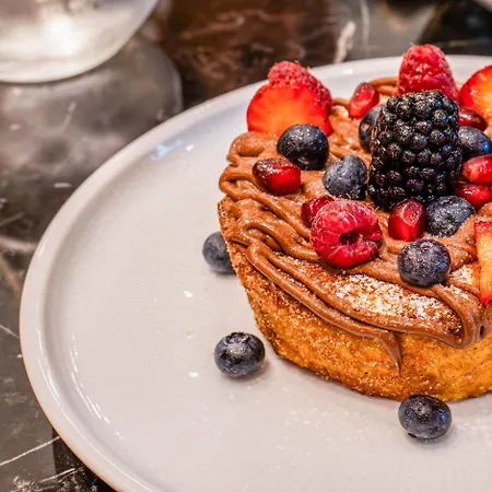 מלון Gate Twenty Two Boutique