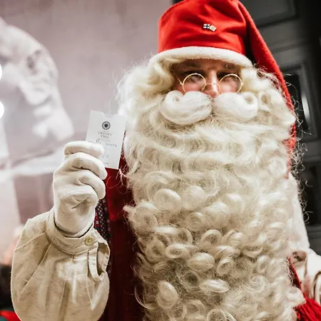 Gate Twenty Two Boutique מלון