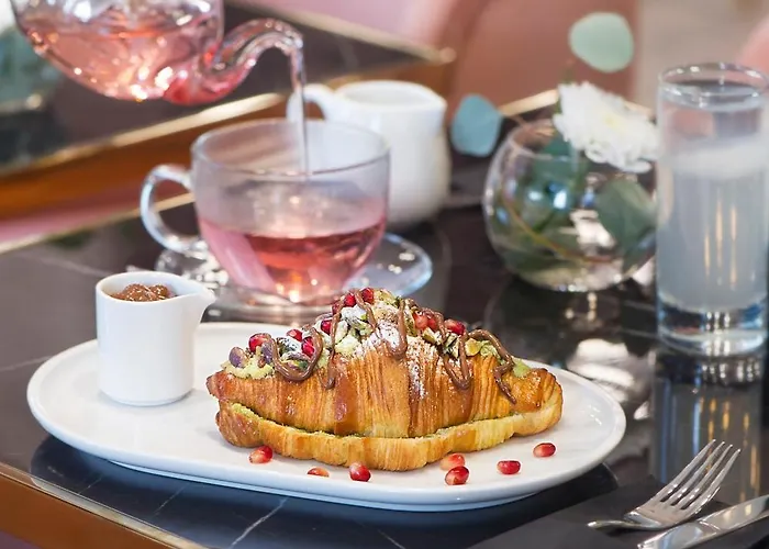 Gate Twenty Two Boutique 4* ニコシア